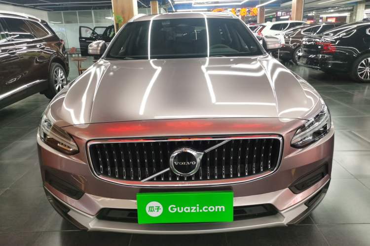 Used Volvo V90 2023 Cross Country B5 AWD Smart Range Edition
