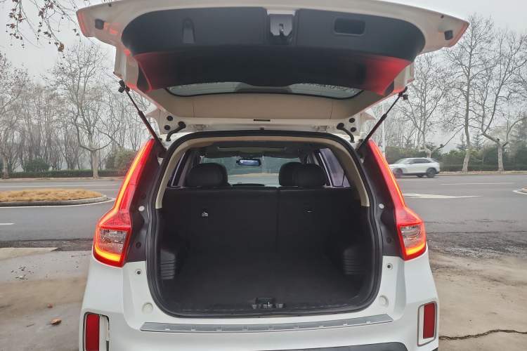 Used Geely Auto Vision X6 2016 1.8L Manual Luxury Model
