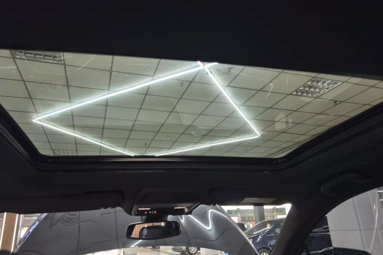 Used Cadillac XT5 2022 2.0T Two-Wheel Drive Luxury Version Headliner