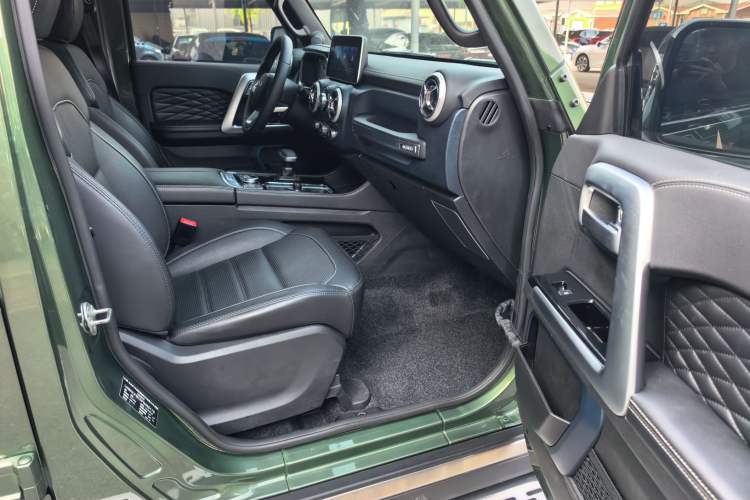 Used BAIC Off-Road BJ40 2023 2.0T Automatic Four-Wheel Drive Urban Hunter Edition Chivalrous Type Interior 1