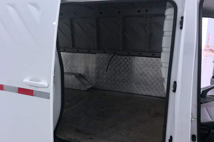 Used Wuling Yangguang 2024 300km Range Practical Window-Sealed Version 60kW Interior 5