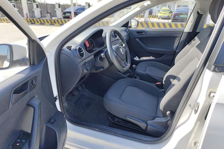 Used Volkswagen Jetta 2017 1.4L Manual Fashion Edition
