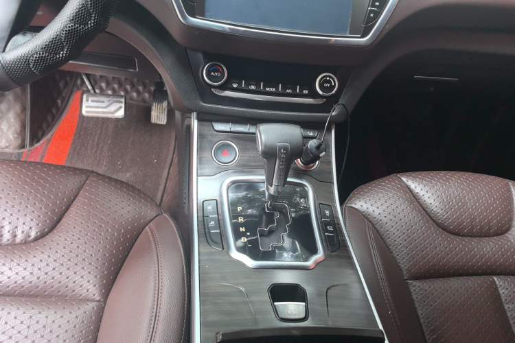 Used Land X7 2015 2.0T Panoramic Prestige Edition
