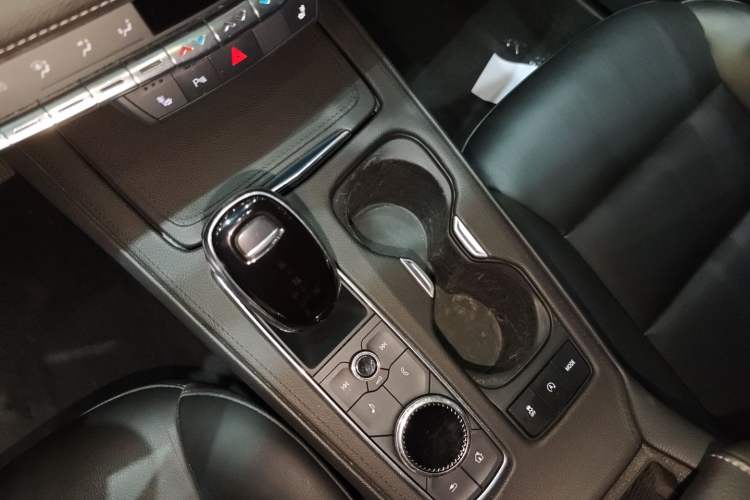 Used Cadillac XT4 2021 28T Two-Wheel Drive Leading Version
