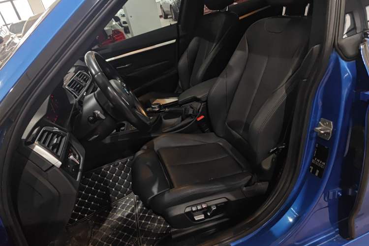 Used BMW 3 Series GT 2019 320i Sport Edition Left Front Seat