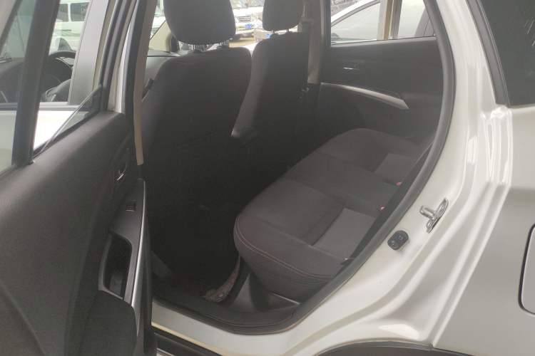 Used Suzuki S-Cross 2015 1.6L CVT Two-Wheel Drive Entry-Level Trim