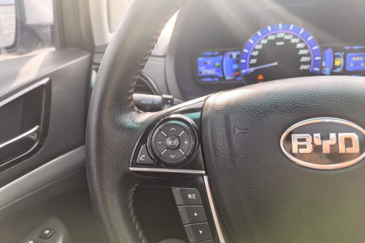 Used BYD S7 2015 2.0T Automatic Prestige Model Interior 8