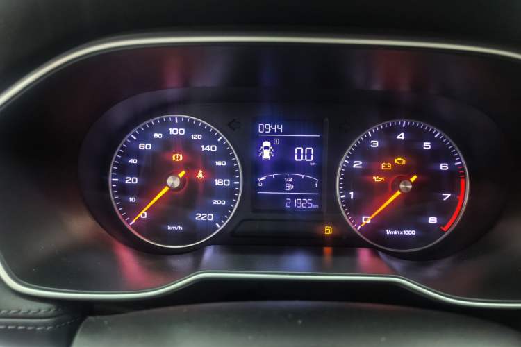 Used Roewe RX3 2020 1.6L Manual 4G Connect Super-Fresh Elite Edition