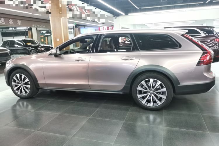 Used Volvo V90 2023 Cross Country B5 AWD Smart Range Edition
