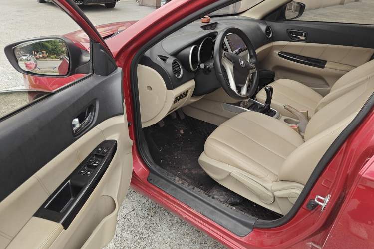 Used CHANGAN Eado 2012 1.6L Manual Luxury Model China IV Standard
