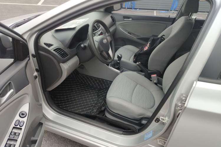 Used Hyundai Verna (older generation) 2014 1.4L Manual Smart GLS Trim