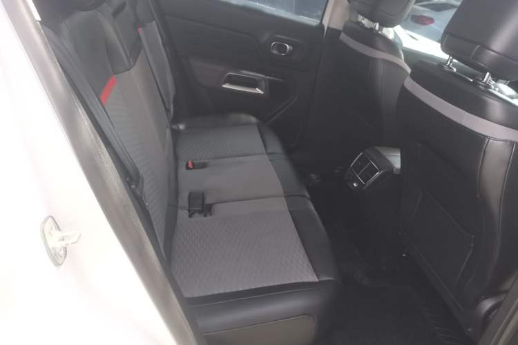 Used Citroen C5 AIRCROSS 2017 350THP Fashion Edition Interior 5