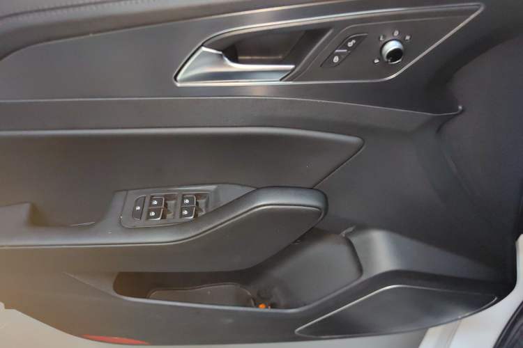 Used Hongqi H5 2022 Classic Model Facelift 1.5T DCT Qiyun Edition Interior 4