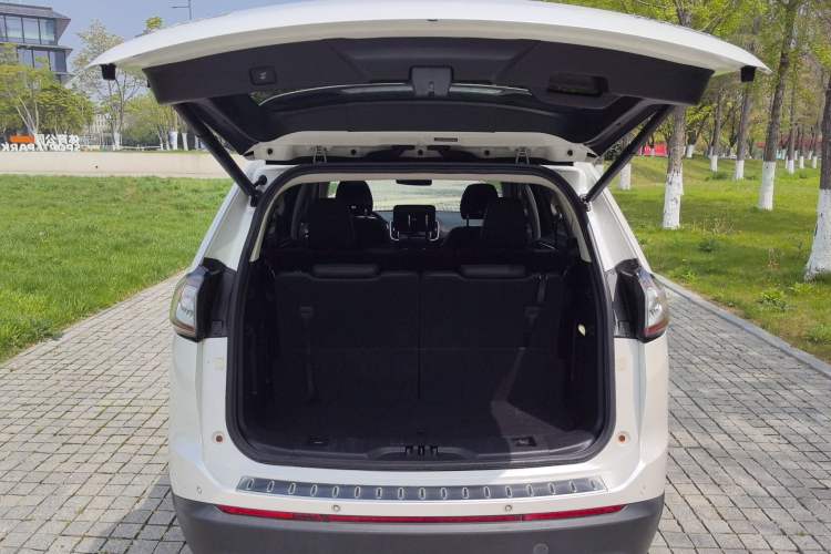 Used Ford Edge 2018 EcoBoost 245 Two-Wheel-Drive Titanium 7-Seater China VI Standard Trunk