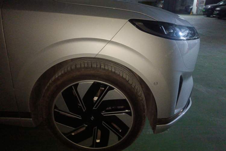 Used Dongfeng eπ eπ008 2025 210 Ultra Range-Extended Version 5 Seats Exterior 2