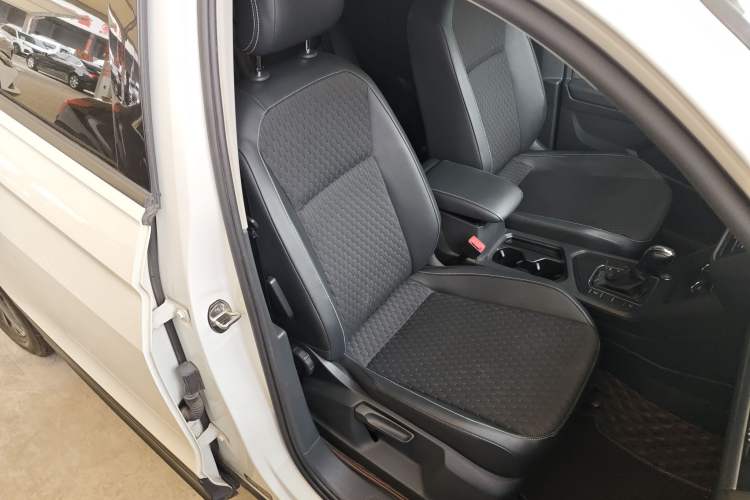 Used Volkswagen Tiguan L 2021 280TSI Automatic Two-Wheel Drive Comfort Edition – Low-Trim Version