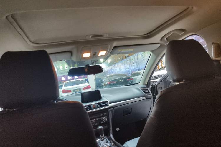 Used Mazda 3 Axela 2017 Sedan 1.5L Automatic Luxury Model Emission Standard China V Headliner