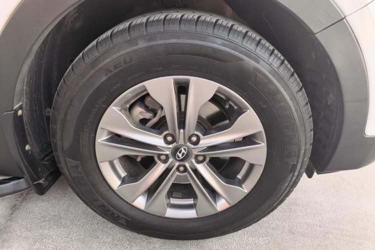 Used Hyundai Santa Fe 2015 2.4L Automatic Two-Wheel Drive Comfort Edition 5 Seats
