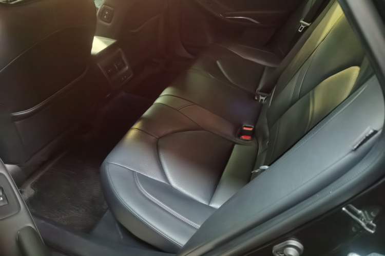 Used Toyota Avalon 2019 Dual-Engine 2.5L Luxury Edition China VI Standard