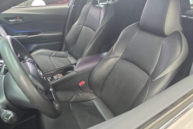 Used Toyota C-HR 2018 2.0L Leading with Sunroof China VI Standard
