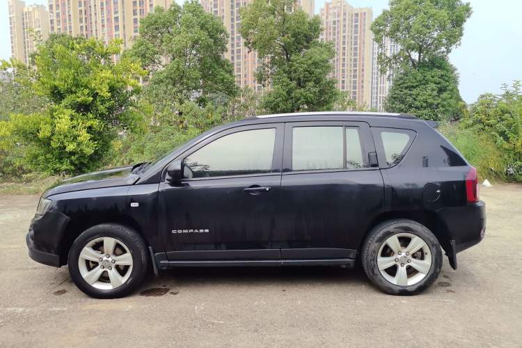 Used Jeep Compass (Import) 2015 2.0L two-wheel drive sport version