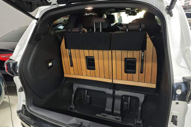 Used Toyota SIENNA 2021 2.5L Hybrid Platinum Edition Trunk