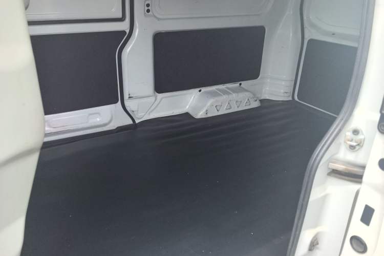 Used Jinbei Hiace X30 2021 1.5L Comfort Model Base Version (No Air Conditioning) Van China VI Standard SWC15M