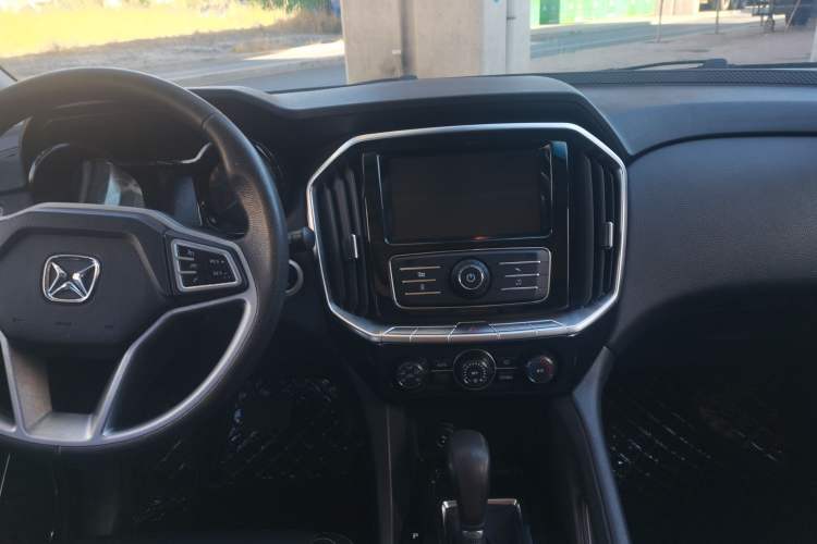 Used JMC Yusheng S350 2017 2.0T Automatic 2WD Diesel Luxury Version with Sunroof 5 Seats