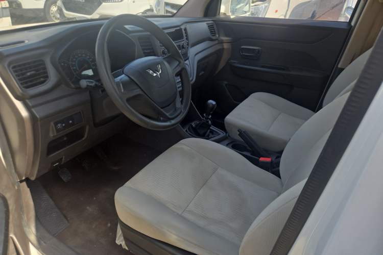 Used Wuling Hongguang V 2019 1.5L Jingqu Version China VI LAR