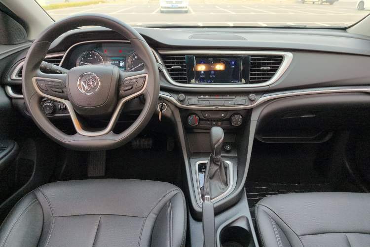 Used Buick GT 2021 Revised Version Flagship 1.5L Automatic Entry-Level Trim Center Console