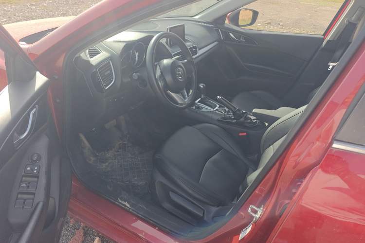 Used Mazda 3 Axela 2016 Sedan 1.5L Automatic Luxury Model Interior 1