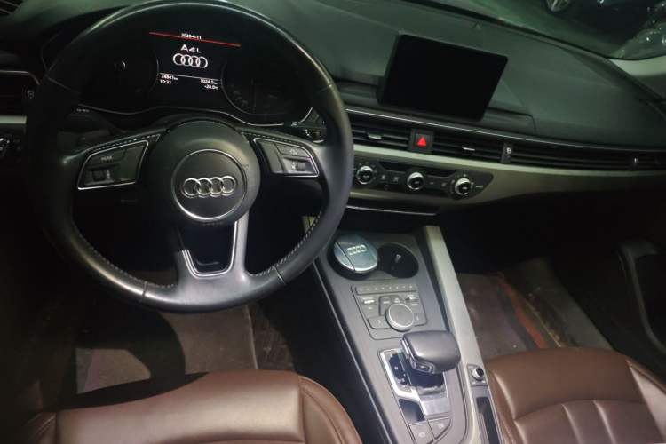 Used Audi A4L 2019 40 TFSI Ambition China VI Center Console