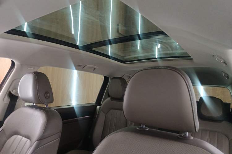 Used Volkswagen Viloran 2022 330TSI Luxury Edition Interior 3