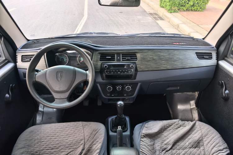 Used Jinbei Hiace X30 2023 1.5L Super-Comfortable Passenger Van 5/6/7-Seater Non-Air-Conditioned Version Model SWC15M