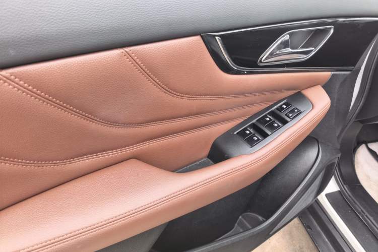 Used Dongfeng Aeolus AX7 2018 Classic 1.6T Automatic Elite Model