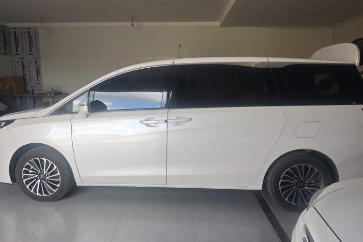 Used Buick GL8 New Energy 2025 Lushang First-Drive Edition 7-Seater Exterior 5