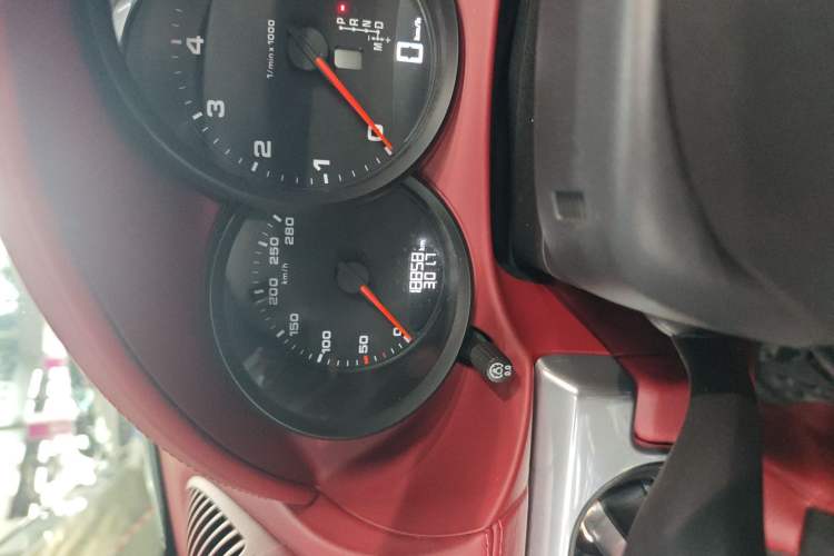 Used Porsche 718 2023 Boxster Style Edition 2.0T Odometer Close Up