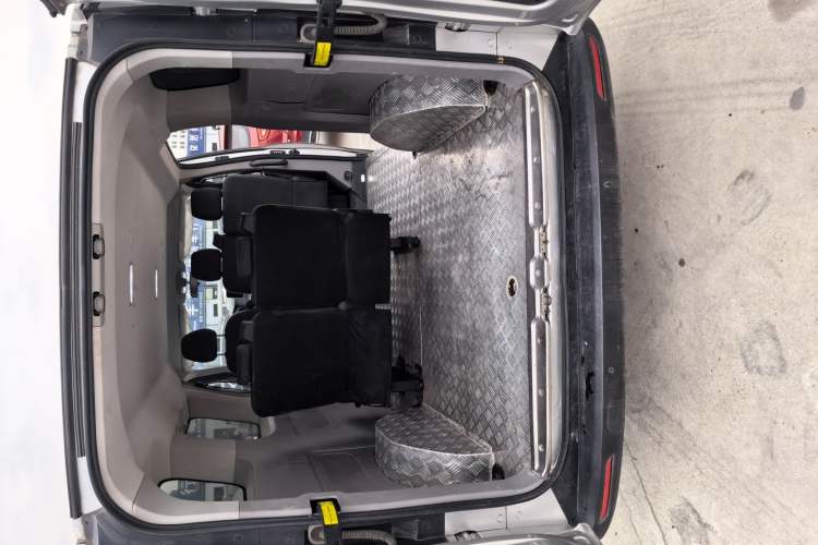 Used SAIC MAXUS Xintu V70 2023 2.0T Elite Edition Manual Transmission Short Wheelbase Low Roof 5/6 Seats (125 hp)