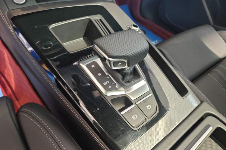 Used Audi Q5L 2024 40 TFSI Luxury Dynamic Edition Gear Lever
