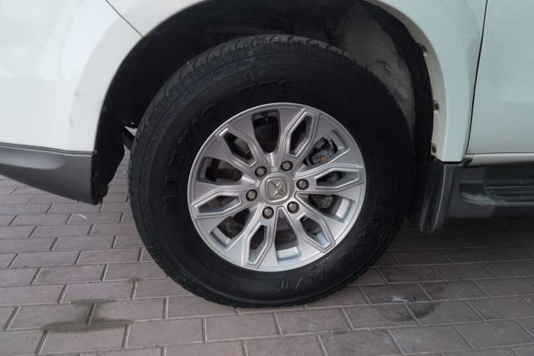 Used JMC Yusheng S350 2013 2.4T Automatic 2WD Diesel Luxury Edition 5 Seats
