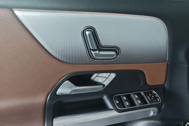 Used Mercedes-Benz GLB 2023 Refreshed GLB 200 Dynamic Edition Interior 6