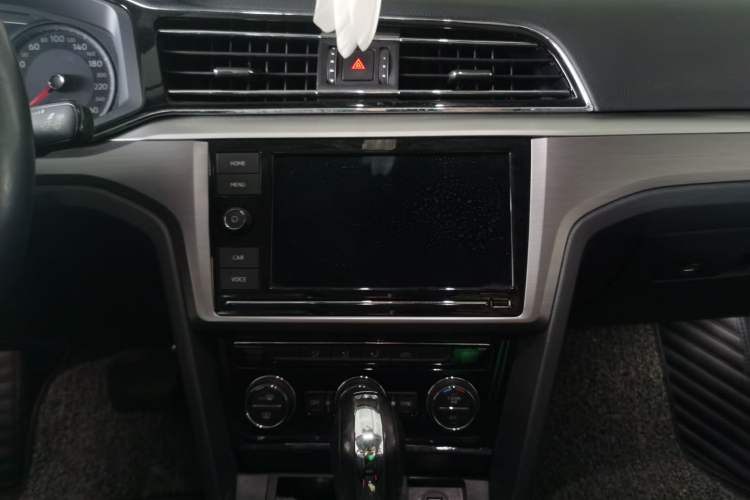 Used Volkswagen Lamando 2019 280TSI DSG Comfort Edition China V Standard Audio And AC Panel