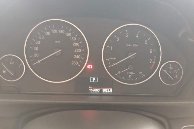 Used BMW 3 Series 2017 320Li Fashion Model Odometer Close Up