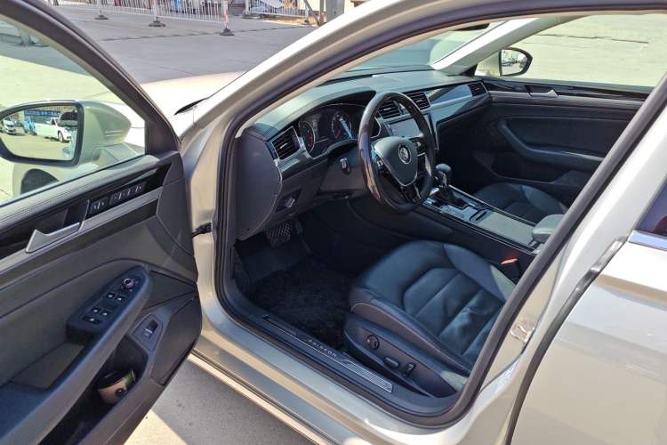 Used Volkswagen Phideon 2019 380TSI Two-Wheel Drive Business Edition China VI Standard
