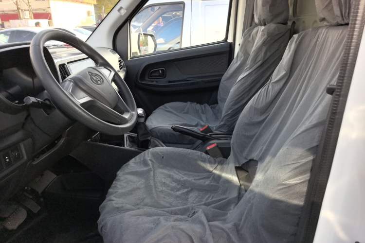 Used Chana Ruixing EM60 2023 All-Electric Van 4525 mm Long Flat Roof with Side Doors 2 Seats 60 kW 38.7 kWh
