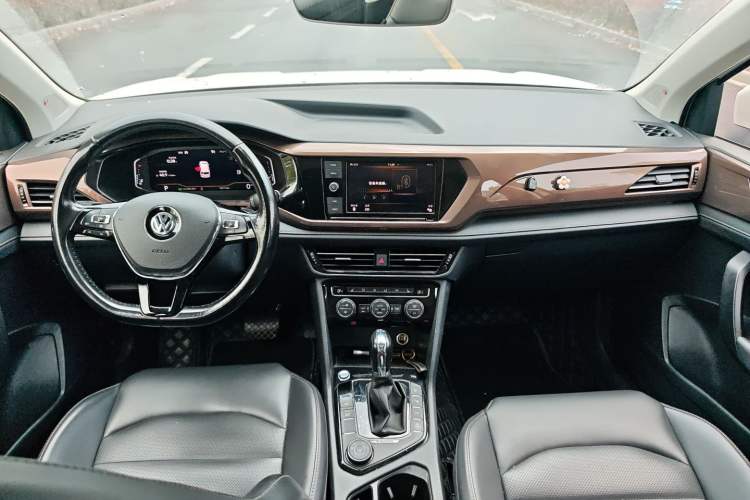 Used Volkswagen Tharu 2019 330TSI Four-Wheel Drive Flagship Model China VI Standard Center Console