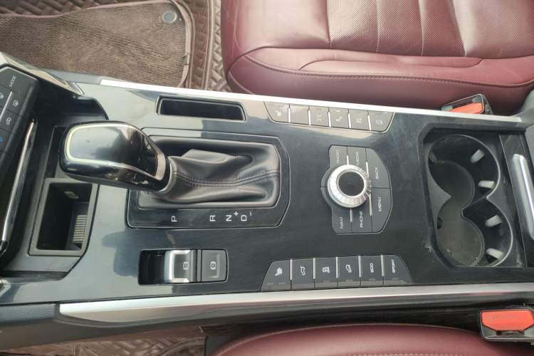 Used Wey VV7 2017 2.0T Flagship Model Interior 7