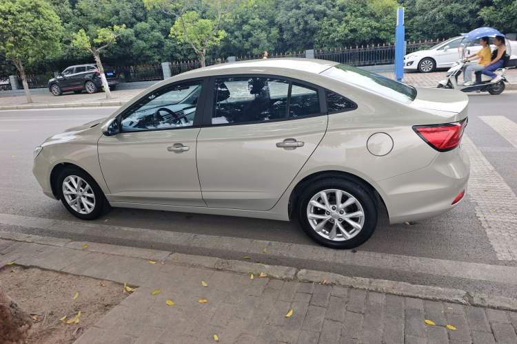 Used Roewe i5 2020 1.5L Manual 4G Connect Luxury Edition