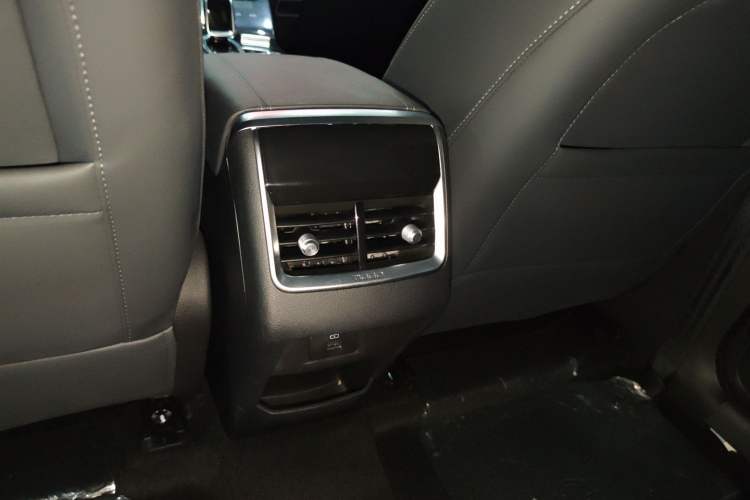 Used Chery Tiggo 8 PLUS 2024 Champion Edition 290TGDI DCT Passionate Version 7 Seats
