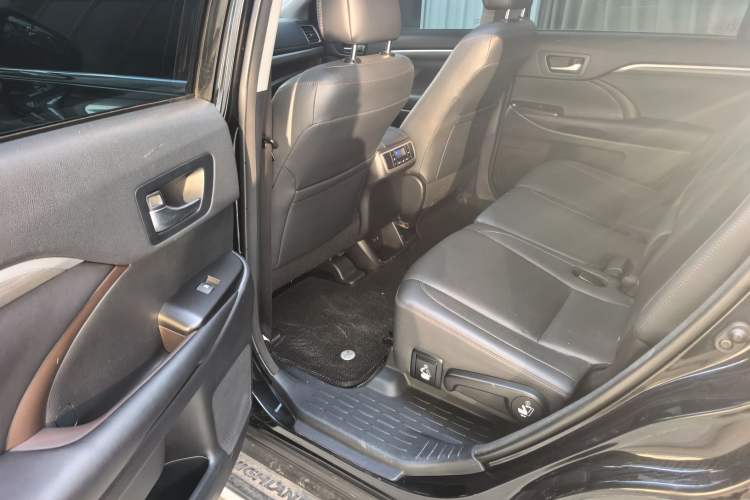 Used Toyota Highlander 2018 2.0T Two-Wheel Drive Prestige Version 7 Seats China V Emission Standard
